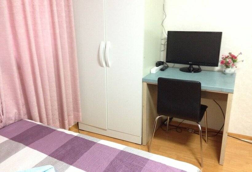 Amuse Guest House   Hostel