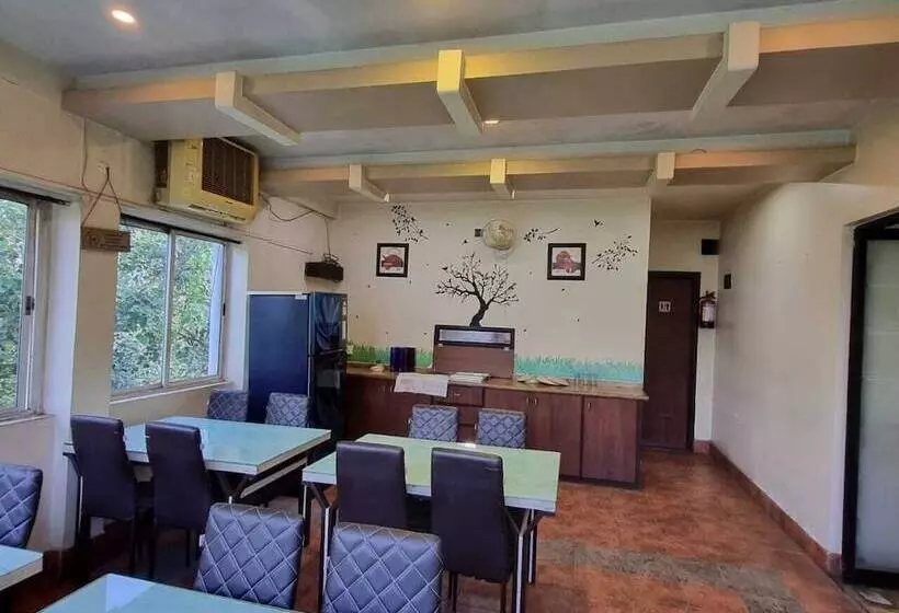 ホテル Bhammar S Inn   A Pure Veg