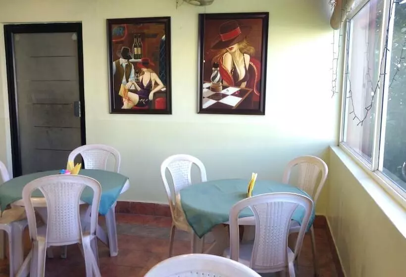 ホテル Bhammar S Inn   A Pure Veg