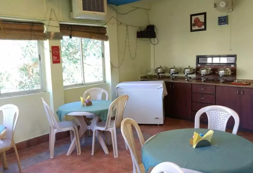 ホテル Bhammar S Inn   A Pure Veg