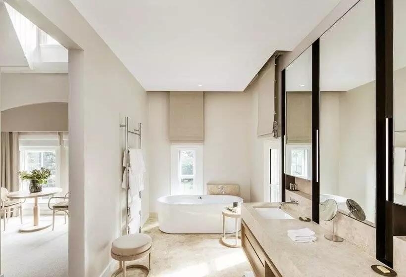 בית מלון כפרי Como The Treasury