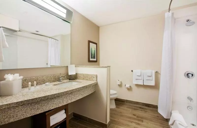 فندق Courtyard By Marriott Faro Blanco Resort