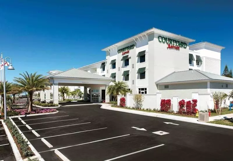 فندق Courtyard By Marriott Faro Blanco Resort