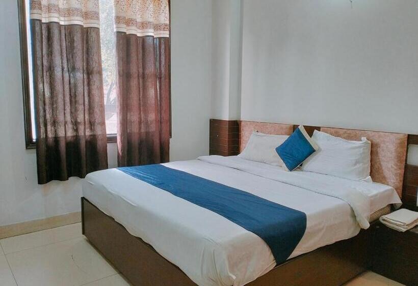 Отель Fabexpress Taj Prince