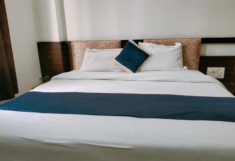 Отель Fabexpress Taj Prince