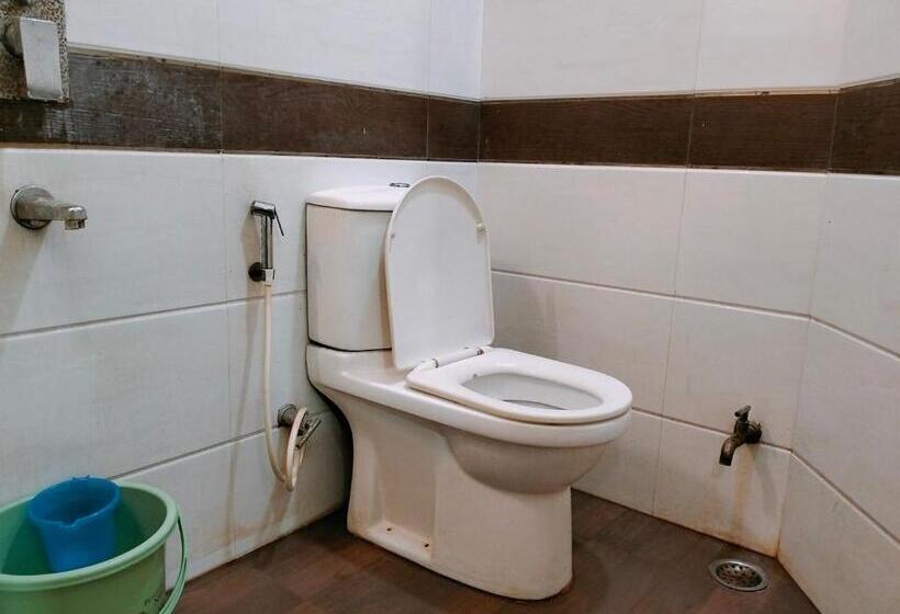 Отель Fabexpress Taj Prince