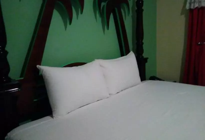 هتل Glistening Waters