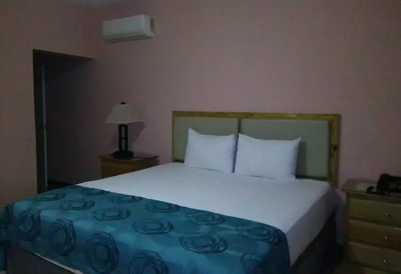 هتل Glistening Waters