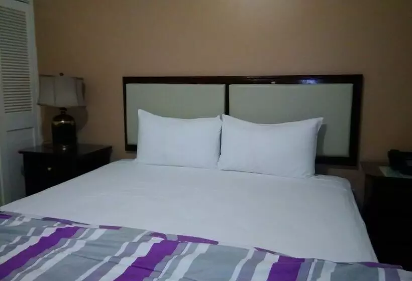 هتل Glistening Waters