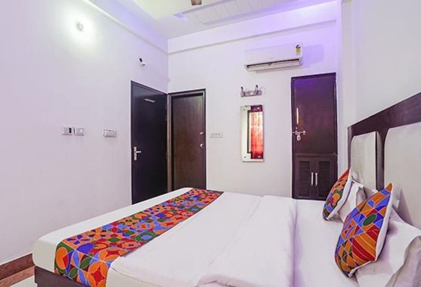 Отель Fabexpress Taj Prince