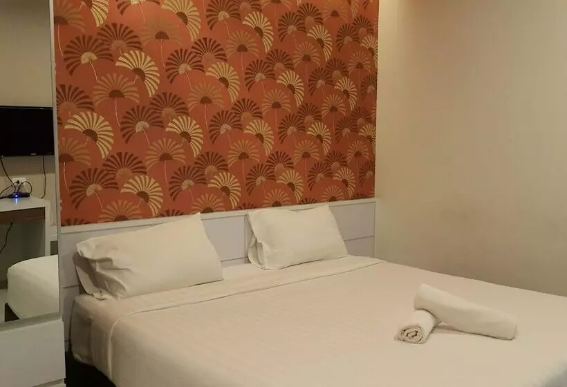 The Living Hotel At Surat Thani