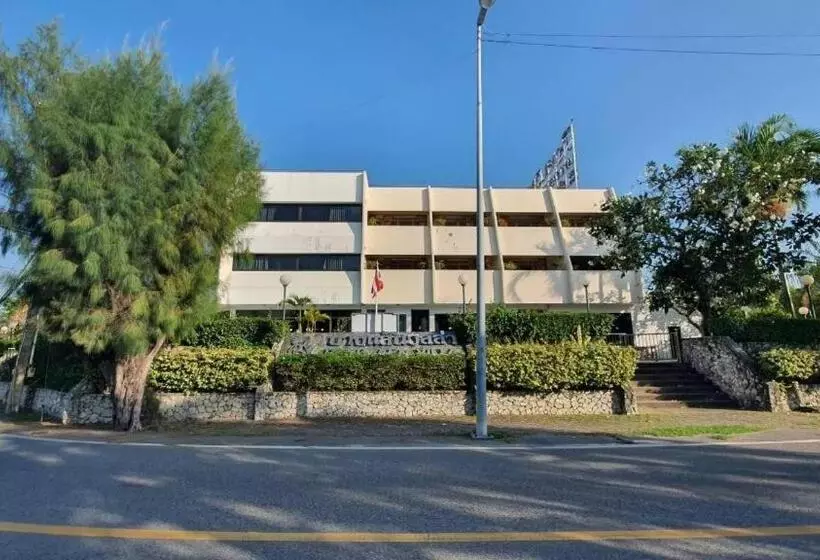 هتل Bangsaen Villa