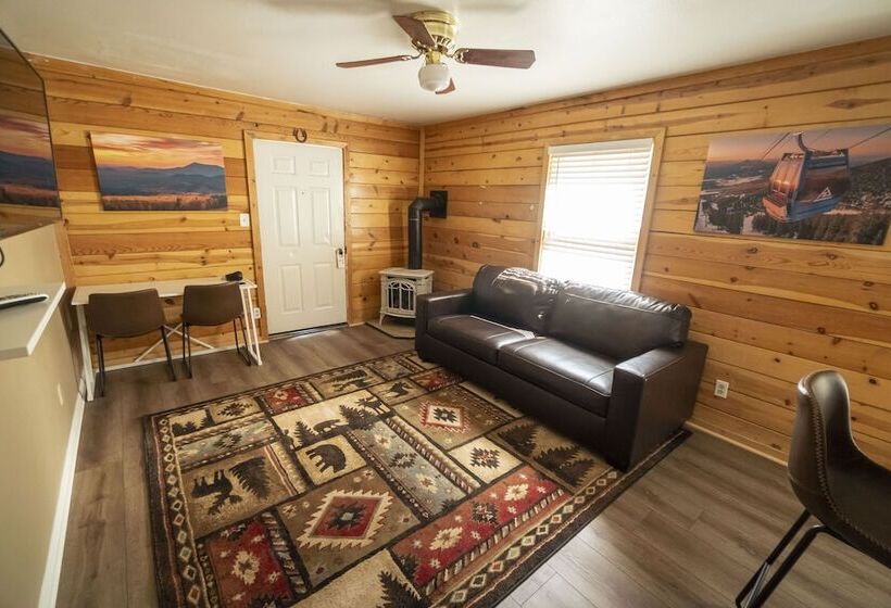 호텔 Basecamp At Snowbowl