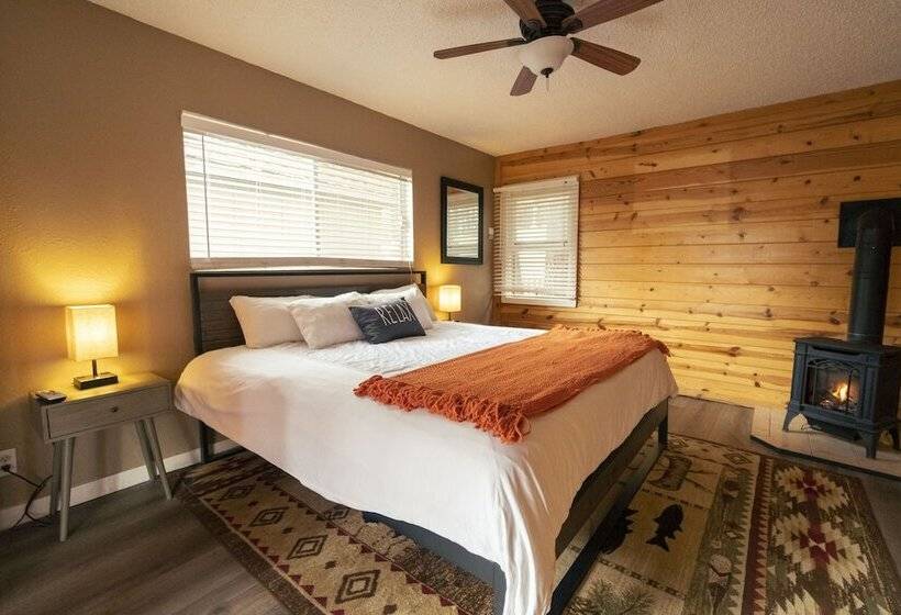 호텔 Basecamp At Snowbowl