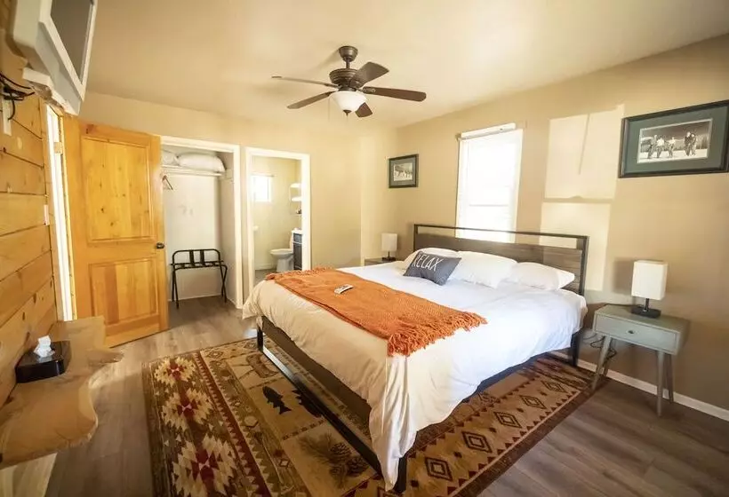 Отель Basecamp At Snowbowl