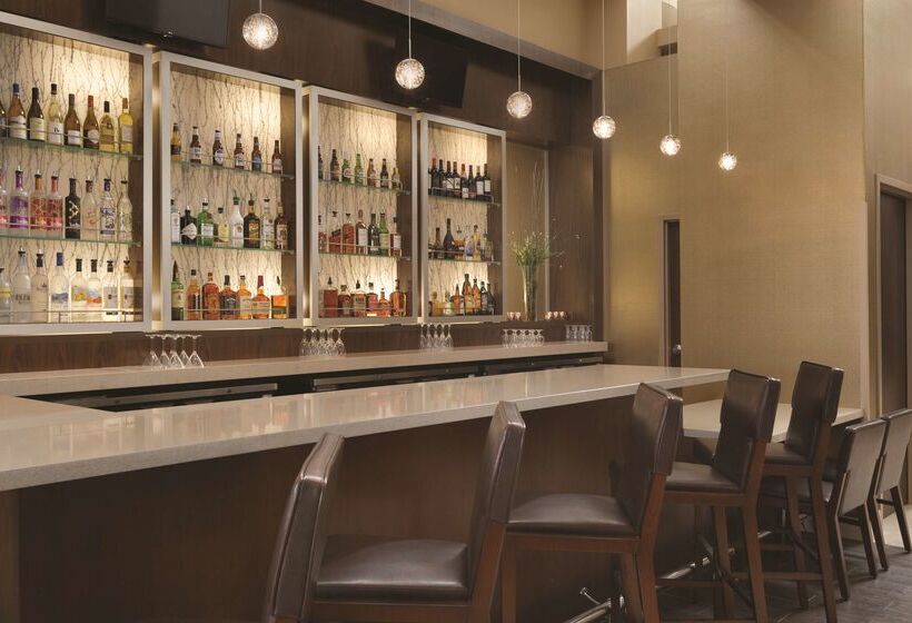 فندق Embassy Suites By Hilton Akroncanton Airport