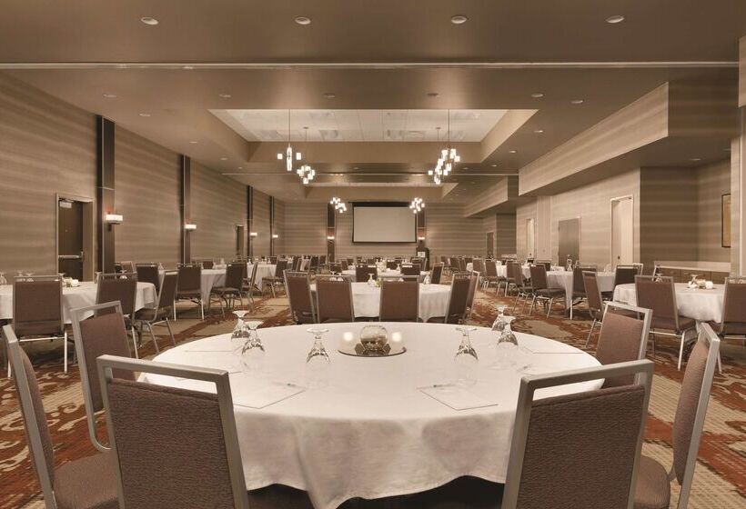 فندق Embassy Suites By Hilton Akroncanton Airport