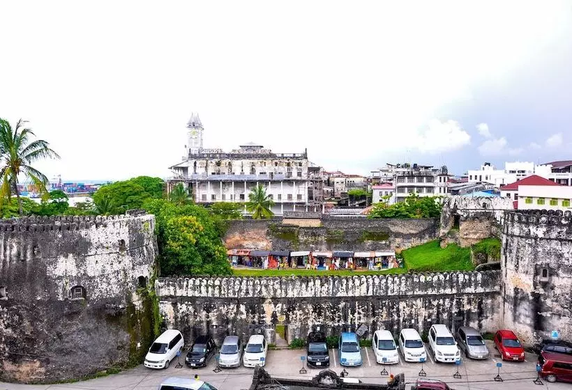 هتل Forodhani Park