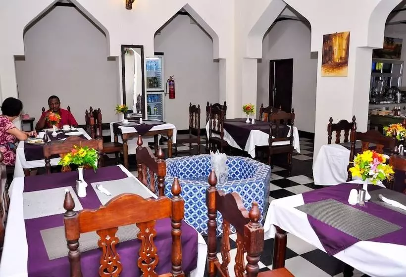 هتل Forodhani Park