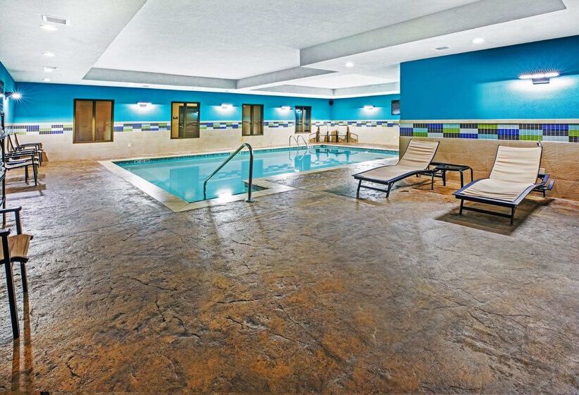 בית מלון כפרי Hampton Inn & Suites Claremore