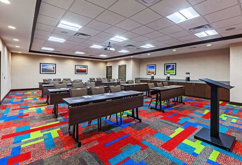 בית מלון כפרי Hampton Inn & Suites Claremore