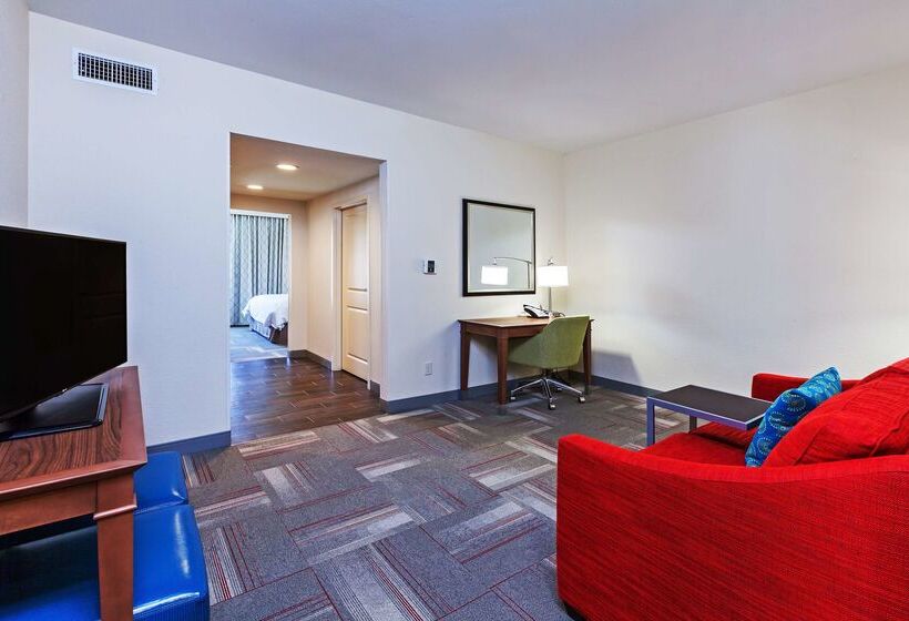 בית מלון כפרי Hampton Inn & Suites Claremore