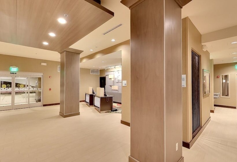 Отель Holiday Inn Express & Suites Plymouth   Ann Arbor Area, An Ihg