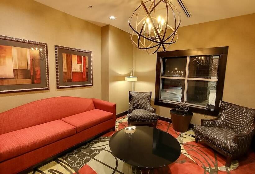 Отель Holiday Inn Express & Suites Plymouth   Ann Arbor Area, An Ihg