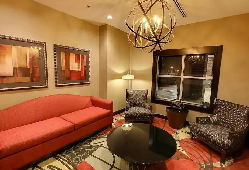 Отель Holiday Inn Express & Suites Plymouth   Ann Arbor Area, An Ihg