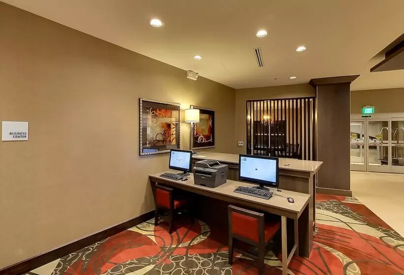 Отель Holiday Inn Express & Suites Plymouth   Ann Arbor Area, An Ihg