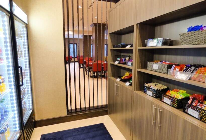 Отель Holiday Inn Express & Suites Plymouth   Ann Arbor Area, An Ihg