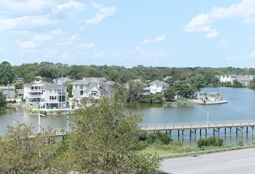 Hotel Howard Johnson By Wyndham Virginia Beach At The Beach