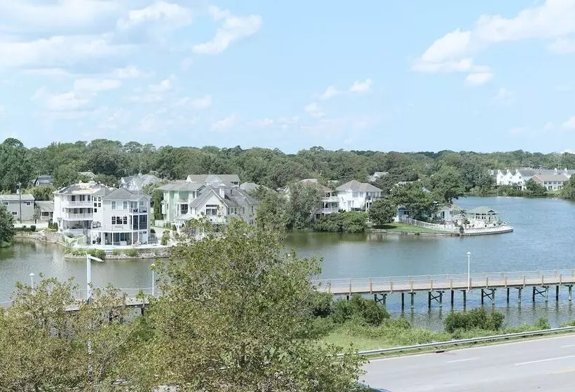 בית מלון כפרי Howard Johnson By Wyndham Virginia Beach At The Beach