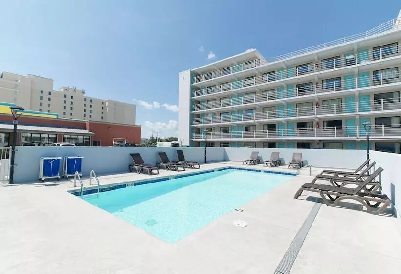 בית מלון כפרי Howard Johnson By Wyndham Virginia Beach At The Beach