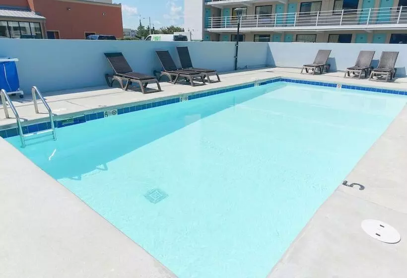 בית מלון כפרי Howard Johnson By Wyndham Virginia Beach At The Beach