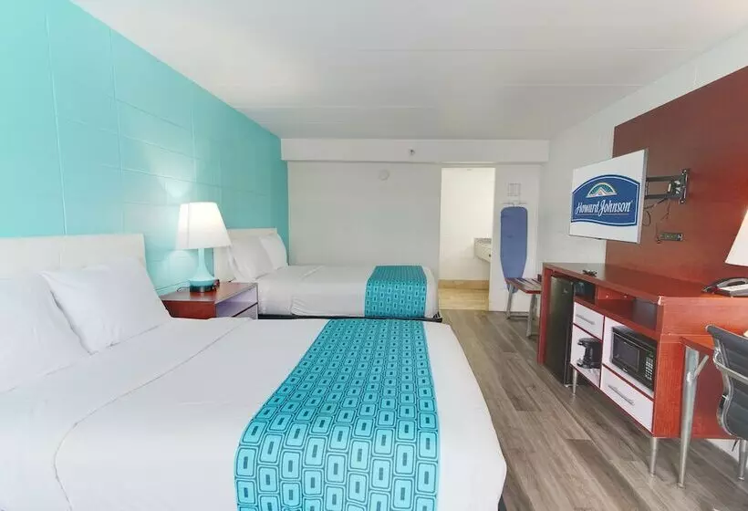 בית מלון כפרי Howard Johnson By Wyndham Virginia Beach At The Beach