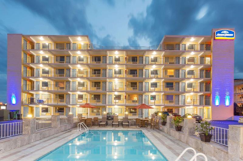 Hotel Howard Johnson By Wyndham Virginia Beach At The Beach