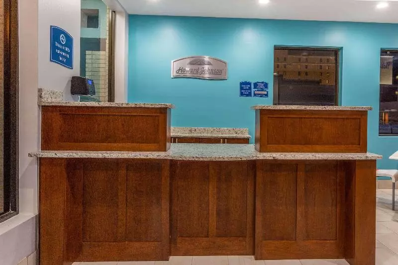 בית מלון כפרי Howard Johnson By Wyndham Virginia Beach At The Beach