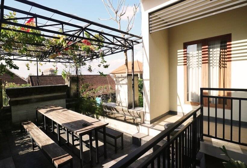 בית מלון כפרי Collection O 3885 Kara Residence