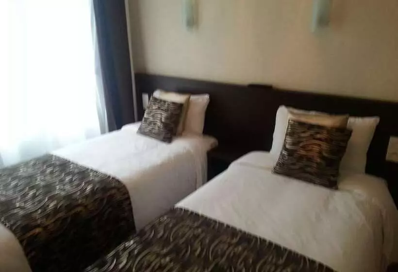 Hotel Le Chapeau Rouge