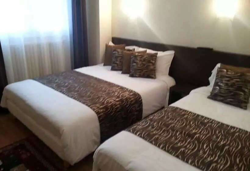 Hotel Le Chapeau Rouge