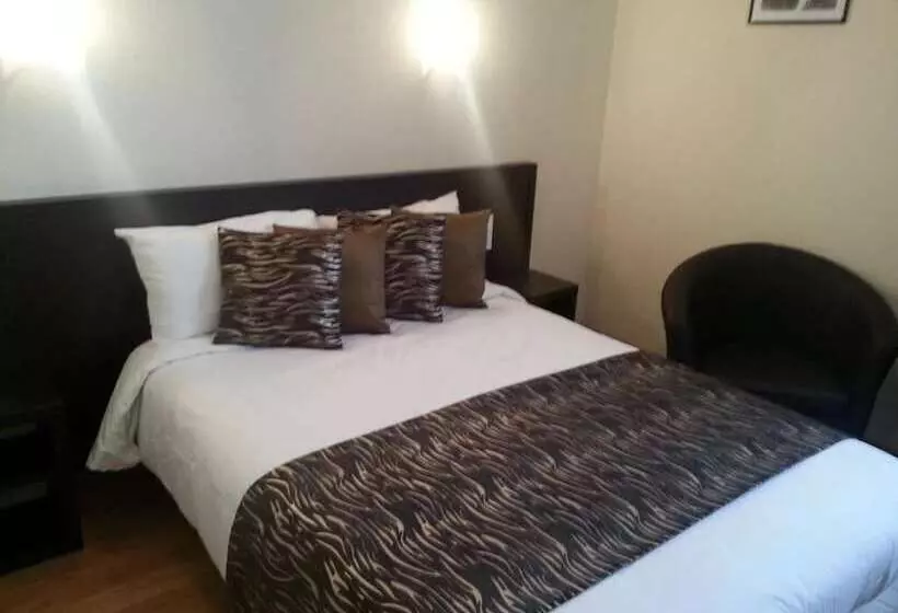 Hotel Le Chapeau Rouge