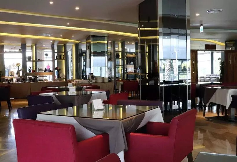 Hotelli Look Royal Resort