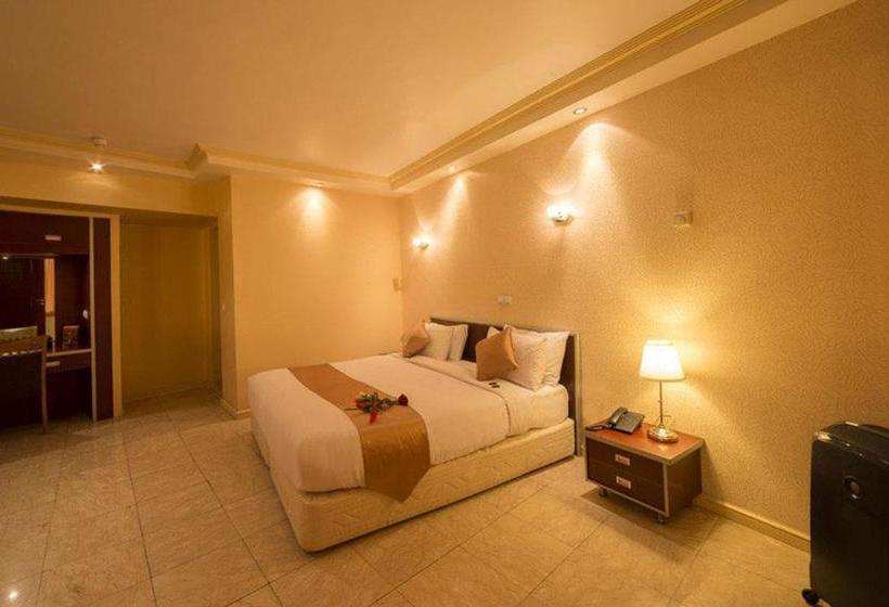 هتل Piroozi Isfahan