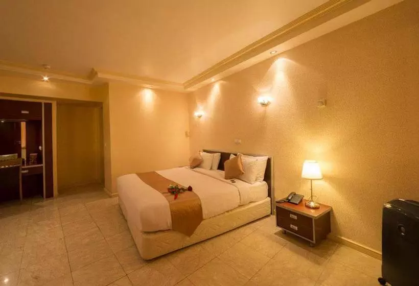 هتل Piroozi Isfahan