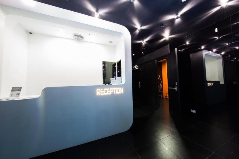 هتل Sleepbox Hostel