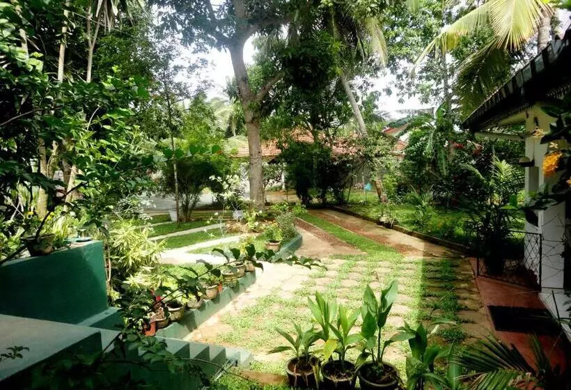 בית מלון כפרי Star Holiday Resort