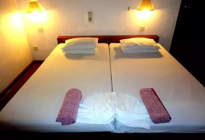 בית מלון כפרי Star Holiday Resort