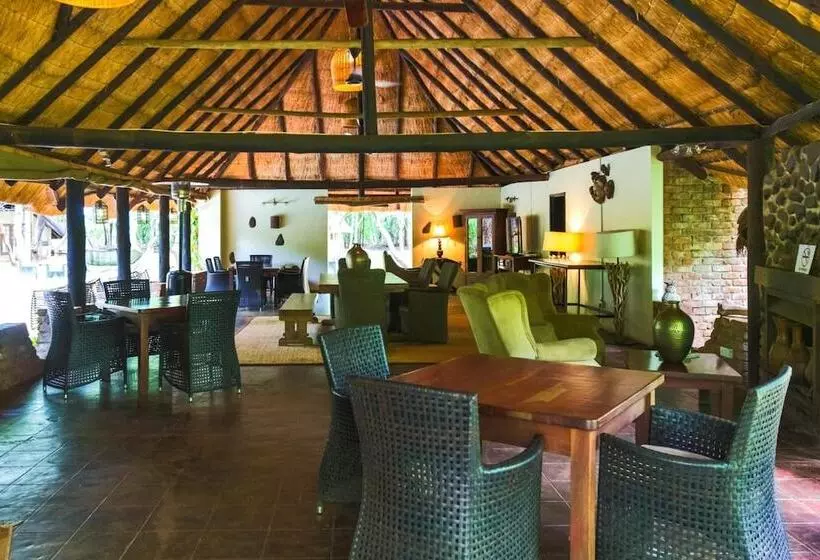 هتل The Royal Sichango Village