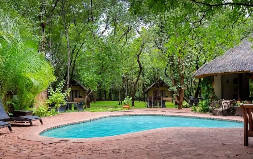 هتل The Royal Sichango Village